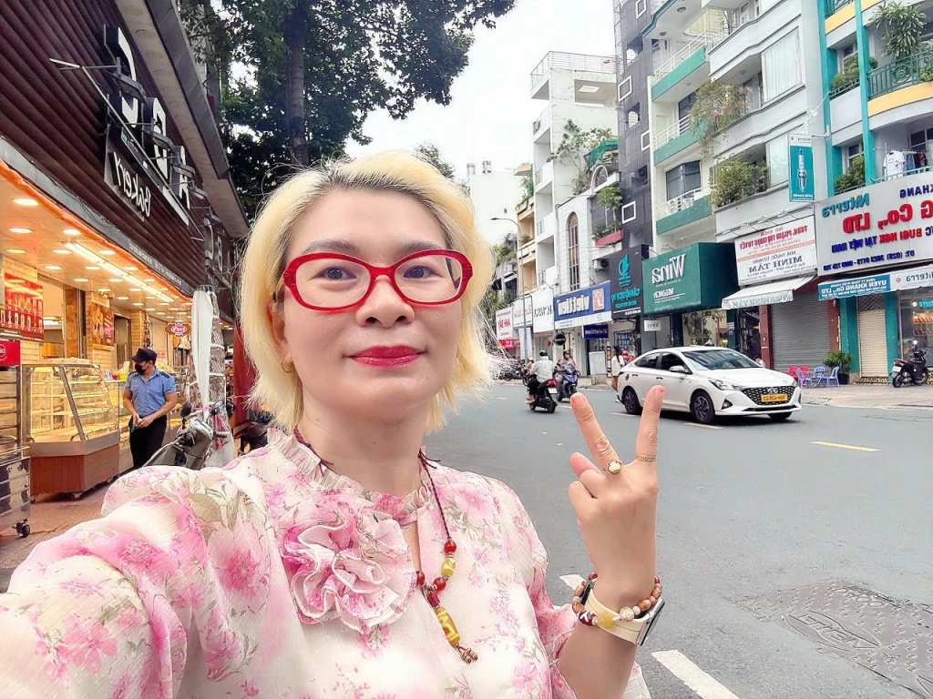 BÁN NHÀ MẶT TIỀN KD Đ.NGUYỄN TRÃI NỐI LIỀN Q1 NGAY NGUYỄN VĂN CỪ. Q5 - NGANG HIẾM 7M*21M - ĐANG DÒNG TIỀN ĐỀU VIETTIEN THUÊ* LIÊN HỆ GIANG GIANG: 093.86.76.685