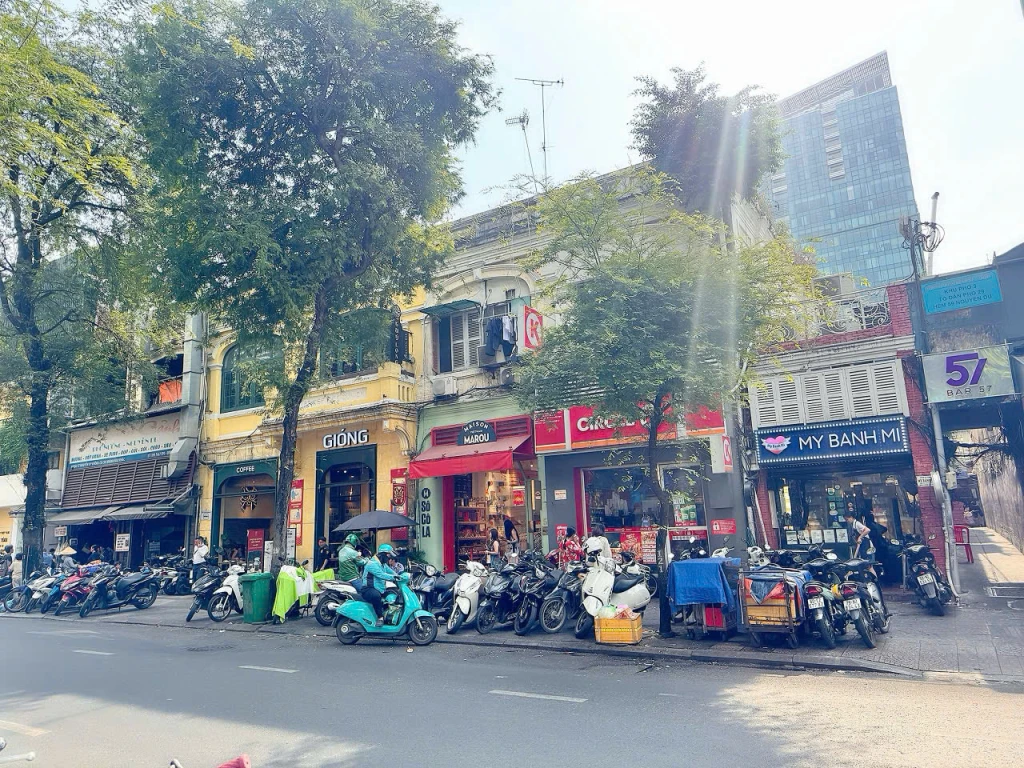 ĐỘC TÔN BÁN NHÀ 2 TẦNG MẶT TIỀN Đ.NGUYỄN DU, P.BẾN NGHÉ, QUẬN 1 - DT 4M*15M - DÒNG TIỀN ĐỀU 1,1 TỶ/NĂM - 0938676685 GIANG GIANG CHÍNH CHỦ 1 ĐỜI XƯA