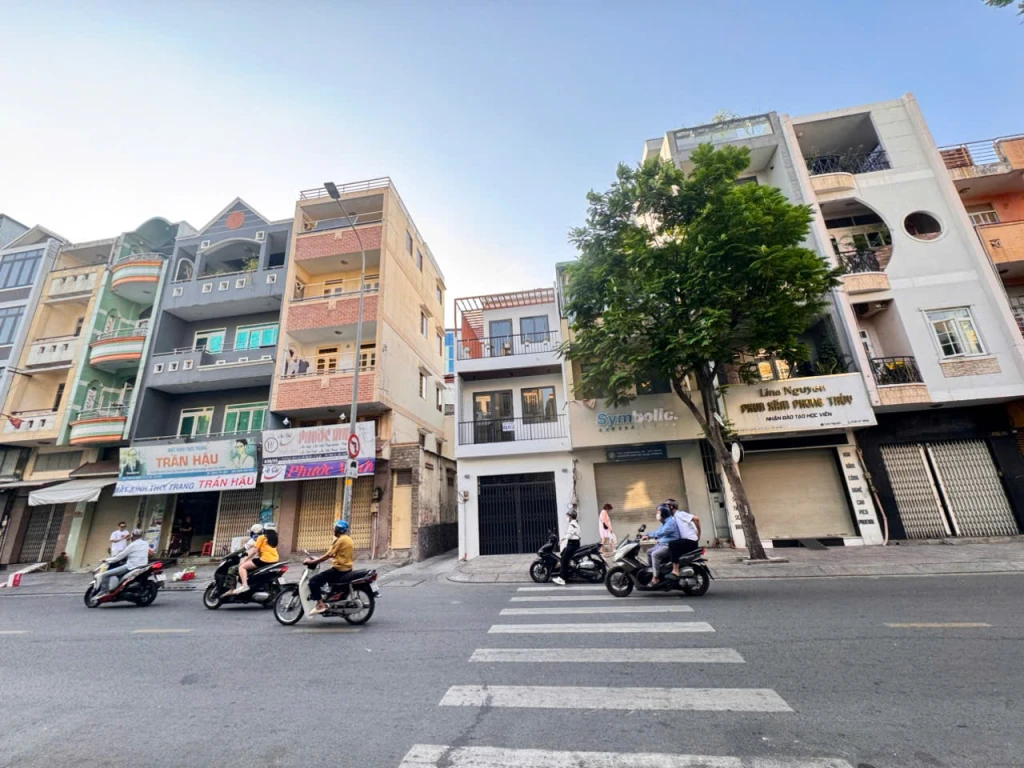 BÁN NHÀ 2 MẶT TIỀN KD Đ.CÁCH MẠNG THÁNG 8 & ĐỖ THỊ LỜI, QUẬN 3 - DT VUÔNG ĐẸP 4M*15M FULL THỔ - CHỈ 17,9T- 0938676685 GIANG GIANG