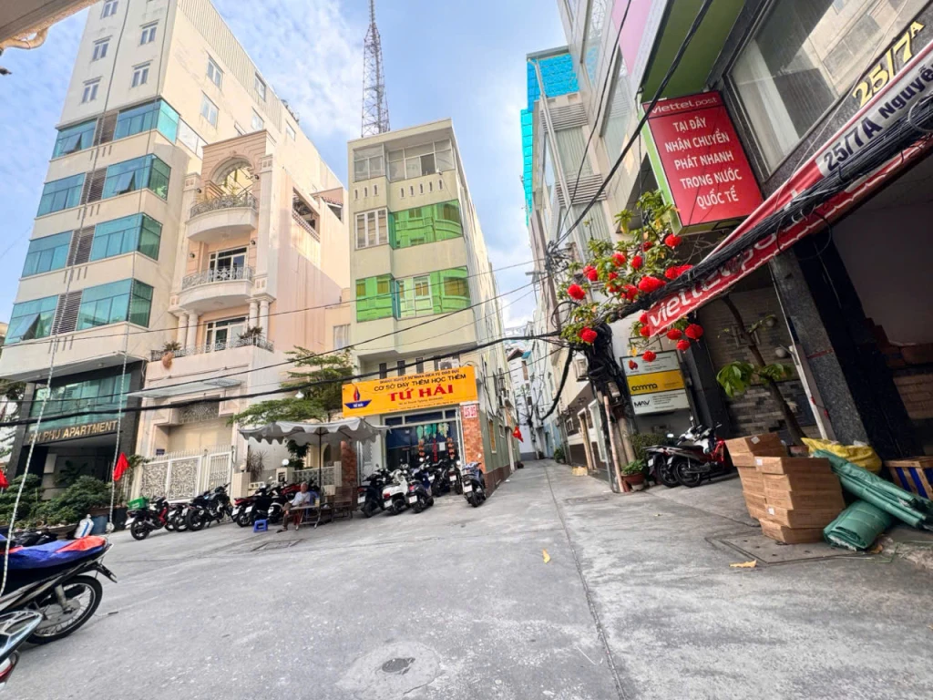 BÁN NHÀ 5 TẦNG CĂN GÓC 2 MẶT TIỀN HXH 8M Đ.NGUYỄN BỈNH KHIÊM NGAY GÓC LÊ DUẨN QUẬN 1- DT ĐẸP 4M*16M- 0938.676.685 GIANG GIANG CHÍNH CHỦ