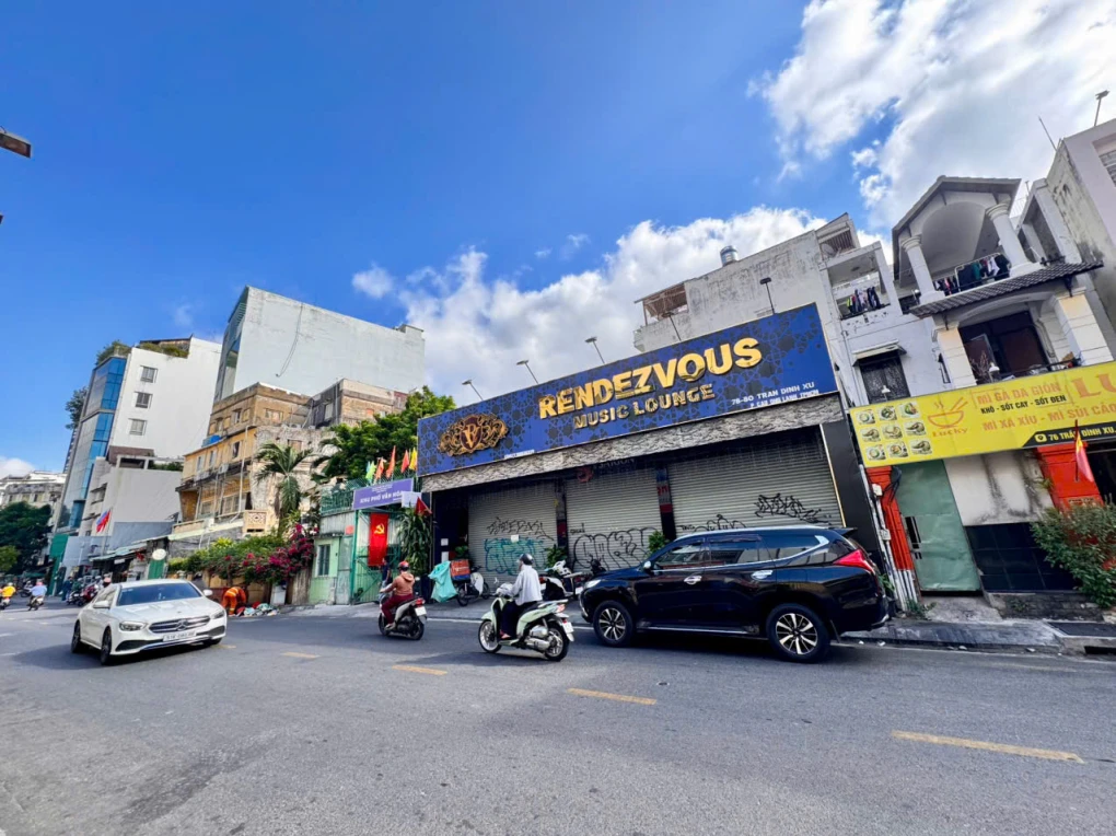 SIÊU PHẨM KHAN HIẾM- BÁN NHÀ 2 TẦNG MẶT TIỀN TRẦN ĐÌNH XU, QUẬN 1- DT 13M*15M VUÔNG ĐẸP- KV CẤP PHÉP XÂY CAO TẦNG- HDT ĐỀU 150TR/TH- GẶP CHỦ 0938676685 GIANG GIANG