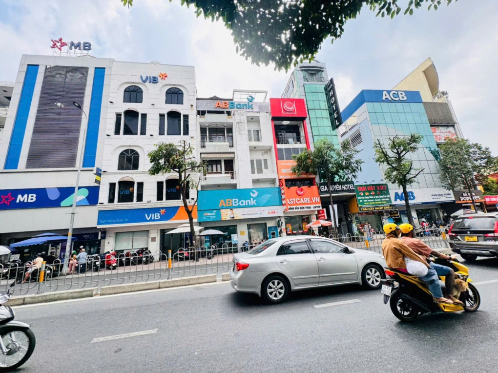 HIẾM - BÁN KHÁCH SẠN 8 TẦNG MẶT TIỀN KHÁNH HỘI, QUẬN 4 - CHỈ 35T- DT 4M*18M VUÔNG VỨC- SẴN 19 PHÒNG HOẠT ĐỘNG- 0938676685 GIANG GIANG