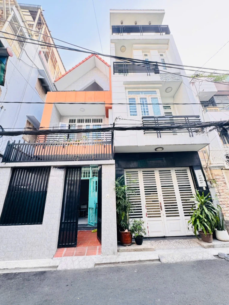 BÁN NHÀ 3 TẦNG PHONG CÁCH BIỆT THỰ MẶT TIỀN HXH Đ.LÊ THỊ RIÊNG, QUẬN 1- DT 99M2 NGANG 4.2M*24M SH VUÔNG ĐẸP- 0938676685 GIANG GIANG