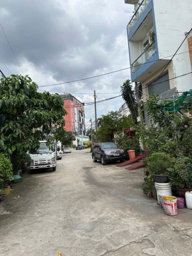 Đường 10m Nhà  Hơn 9tỷ Không Nhầm Nghe - Mà Còn Ko Ngập Nước 
Dt Gần 80m2