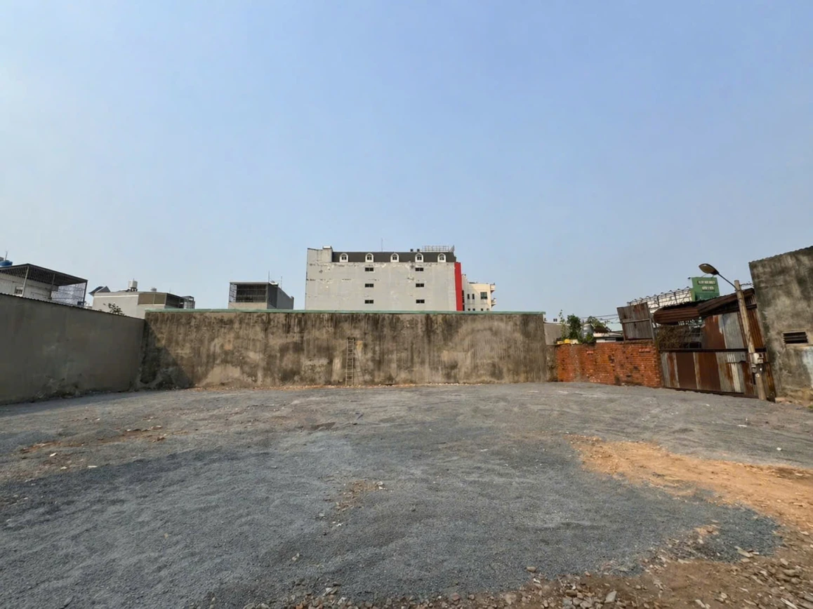 Lô đất ngang 25 dài 27 đường 7 mét . Ra Lê văn Khương 20 mét. q12