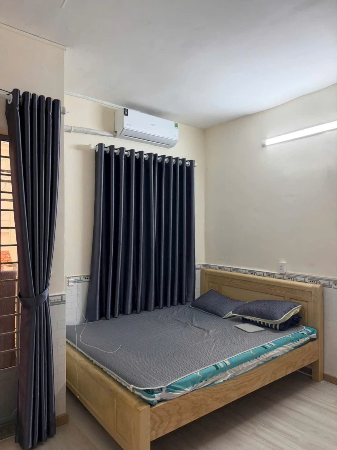 Căn nhà nhỏ xinh , ngay chợ Hiệp Thành q12 . 2 tỷ290 . 4x6 .1 trệt 1 lầu . Sổ Hồng riêng