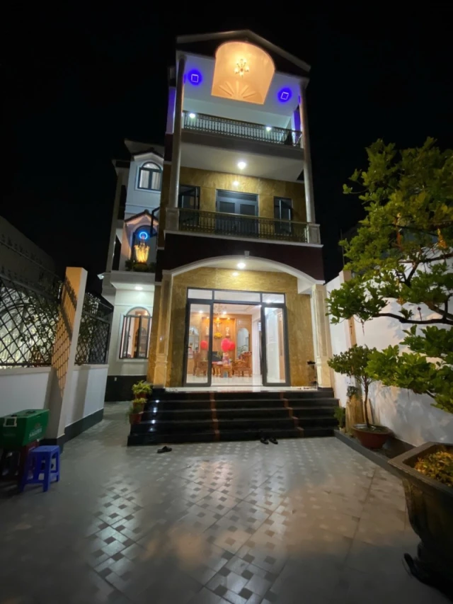 Bán Biệt Thự sân vườn, Tam Phú, Thủ Đức, TP HCM. DT  293m2, 3 tầng. Giá 11.9 Tỷ, Sổ Hồng, LH: 0933125879