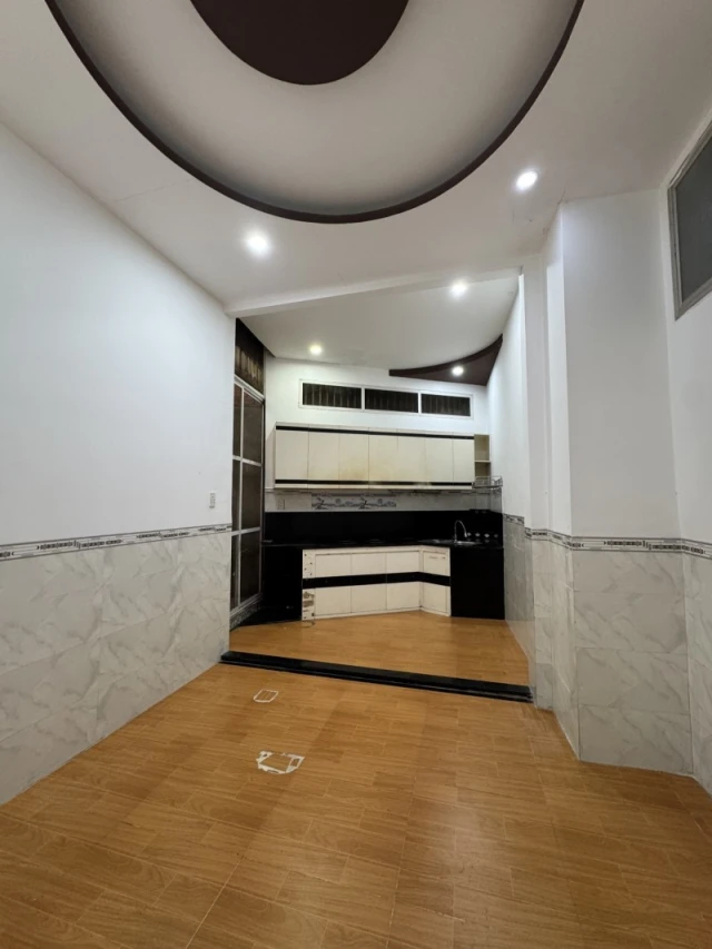 Bán nhà hẻm đường số 9, Trường Thọ,Thủ Đức, TP HCM. DT 80m2, cấp 4, SHR . Giá 5,05 tỷ.