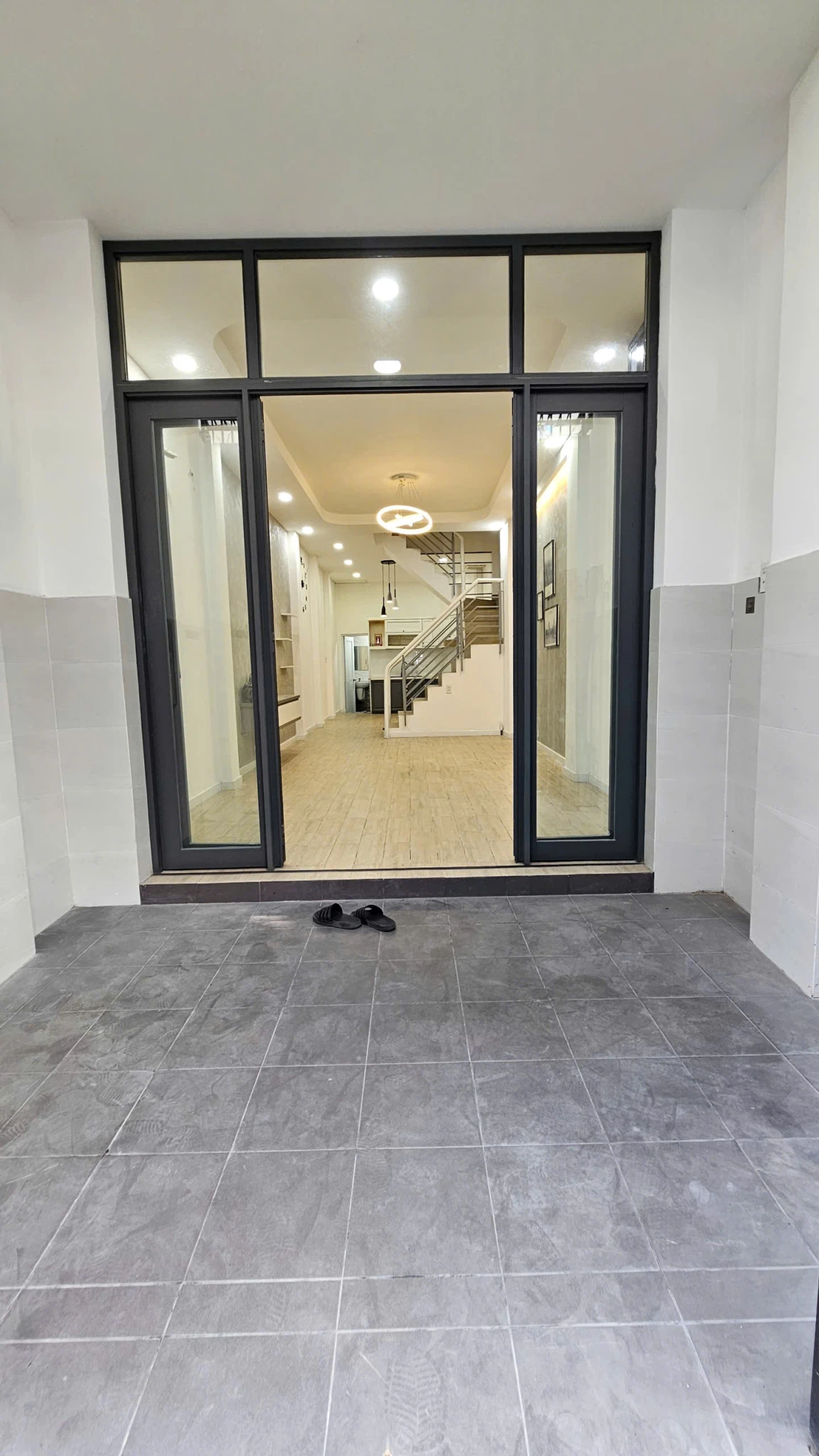 bán nhà  sát mặt tiền xe hơi trung tâm Q4 
Ngang 3.59 x16 - 4 tấm dòng tiền 21 triệu