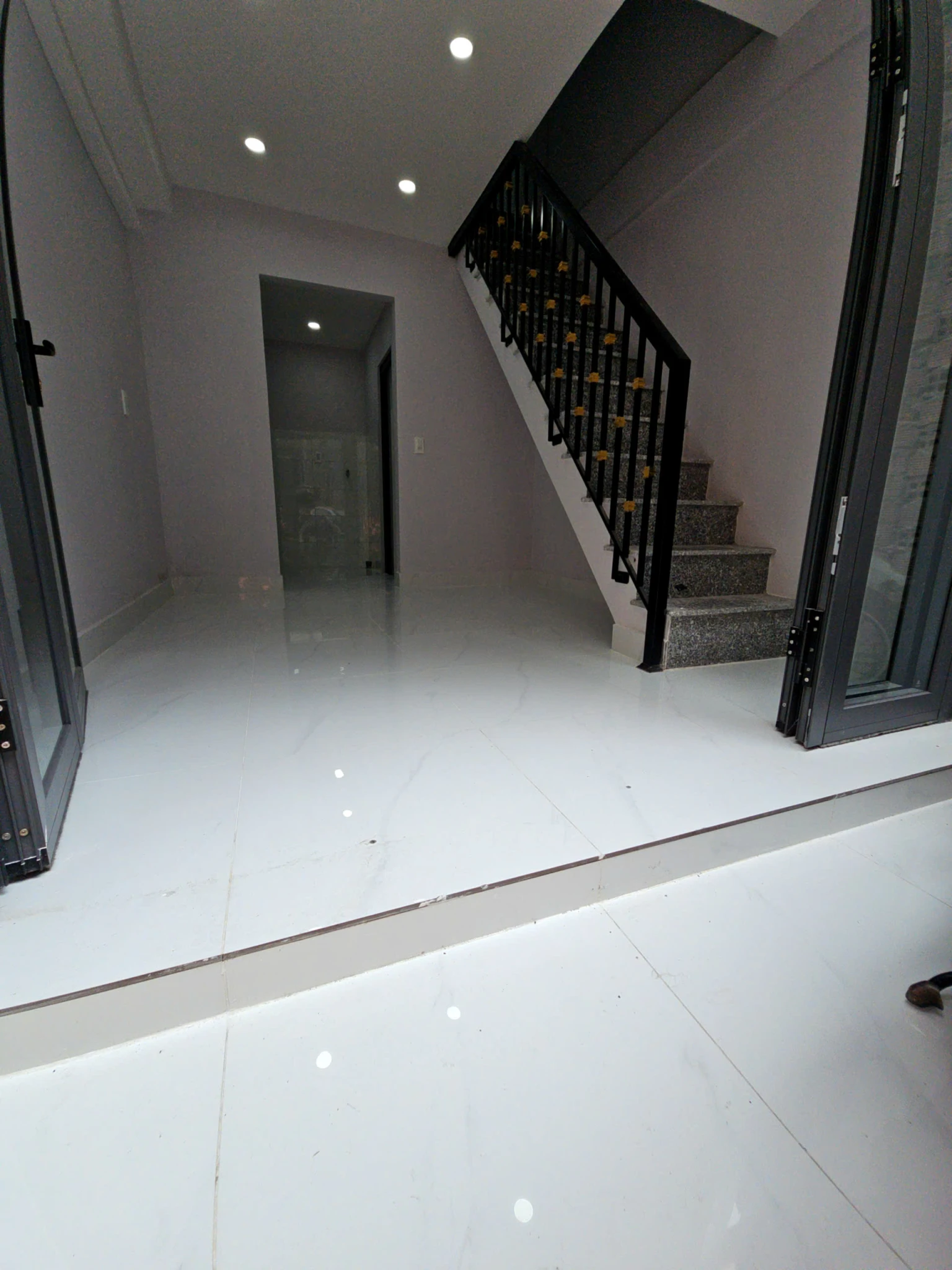 Bán nhà cách 1 căn ra Mặt Tiền Q4 vipQ4 - 50 m tới Q1 
Diện tích SD lên đến 72 m2  CÓ 4 TỶ