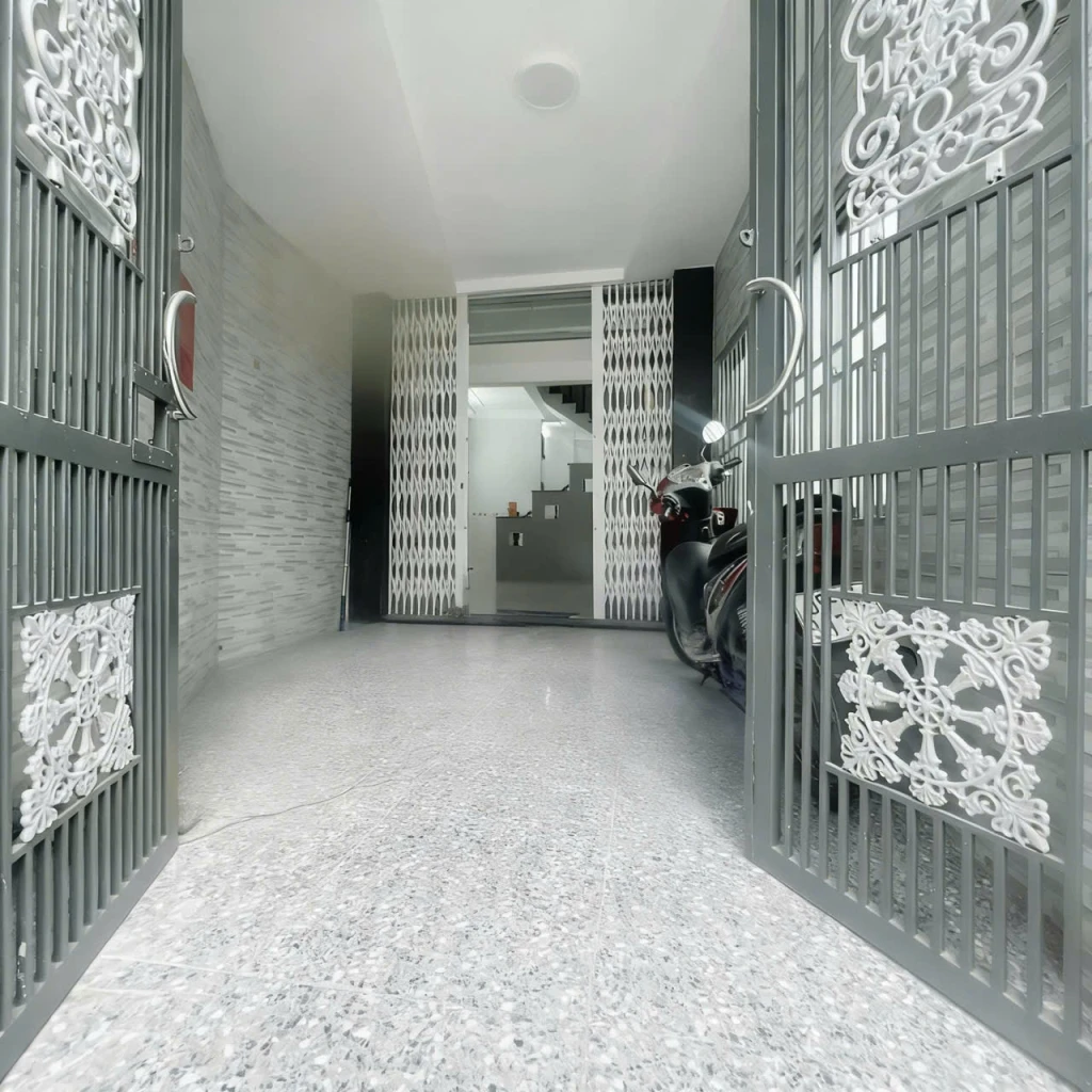 bán nhà diện tích 61 m2 khu dân cư hiện hữu đúc 3 tấm 
Q4 có 90 triệu m2 CẠNH NGAY Q1 ,Q2…