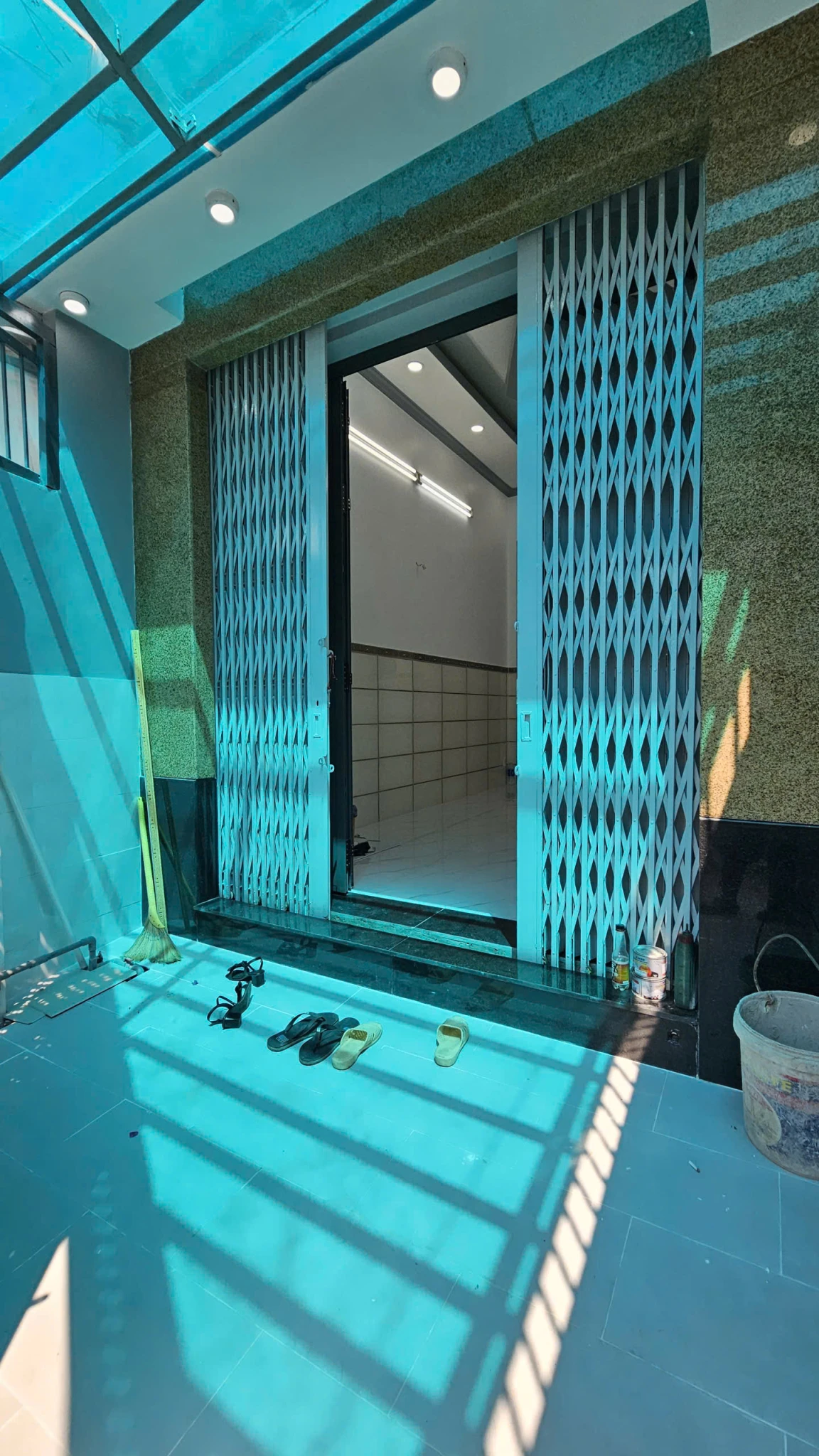 Bán nhà sát mặt tiền Q4 cạnh Q 1 
Ngang 3.65 dài 15 m
ĐÚC XÂY MỚI 7 TẦNG CÓ 6 ĐỒNG