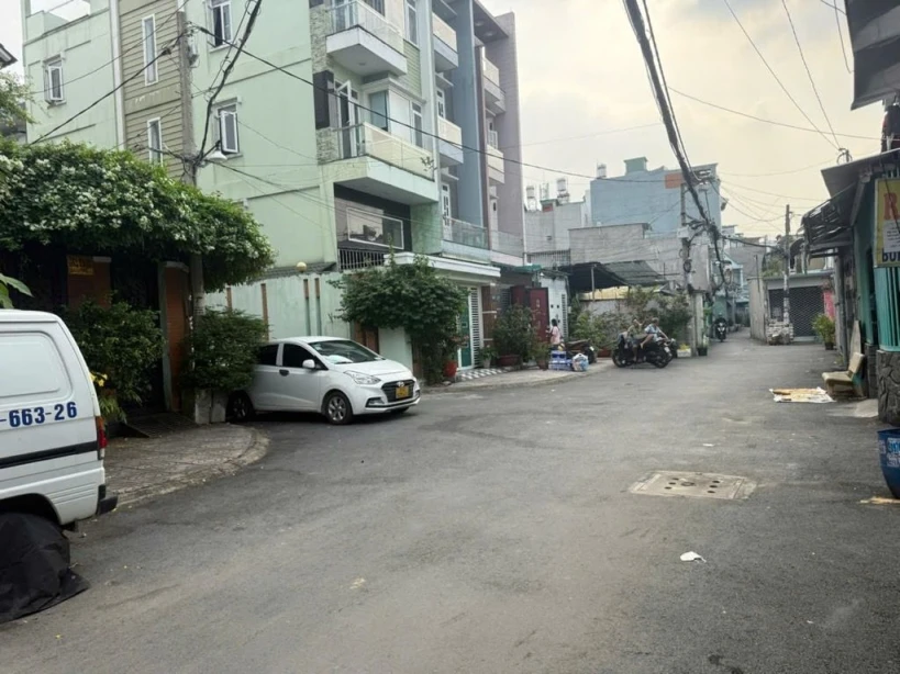 NHÀ NGAY CHỢ TỰ PHÁT PHẠM VĂN BẠCH TÂN BÌNH 4MX12M GIÁ 4,5 TỶ TL