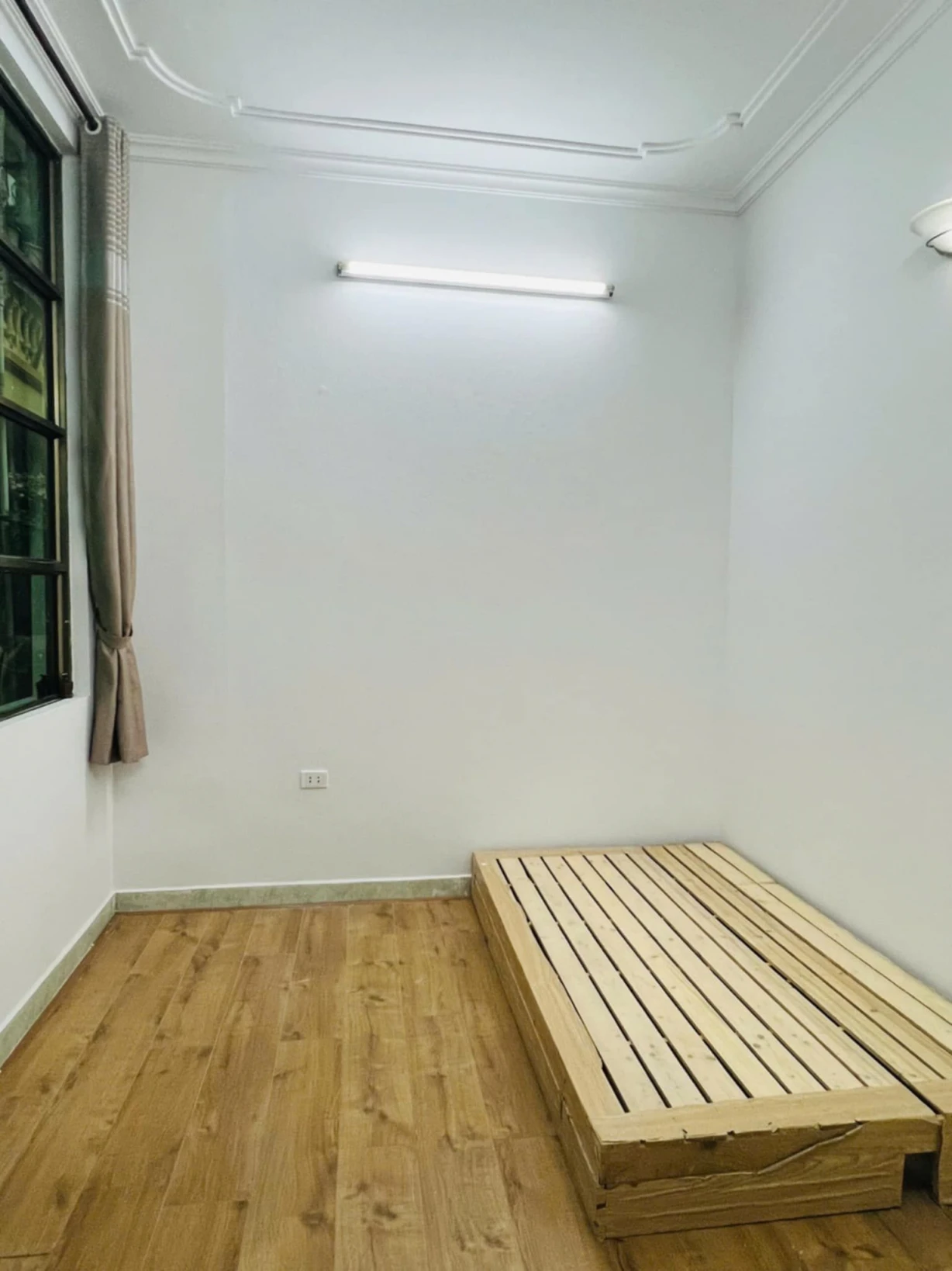 BÁN NHÀ - TẦNG 2 TẬP THỂ YÊN NGƯU - THANH TRÌ - LÔ GÓC - Ô TÔ ĐỖ CỬA - GIÁ RẺ