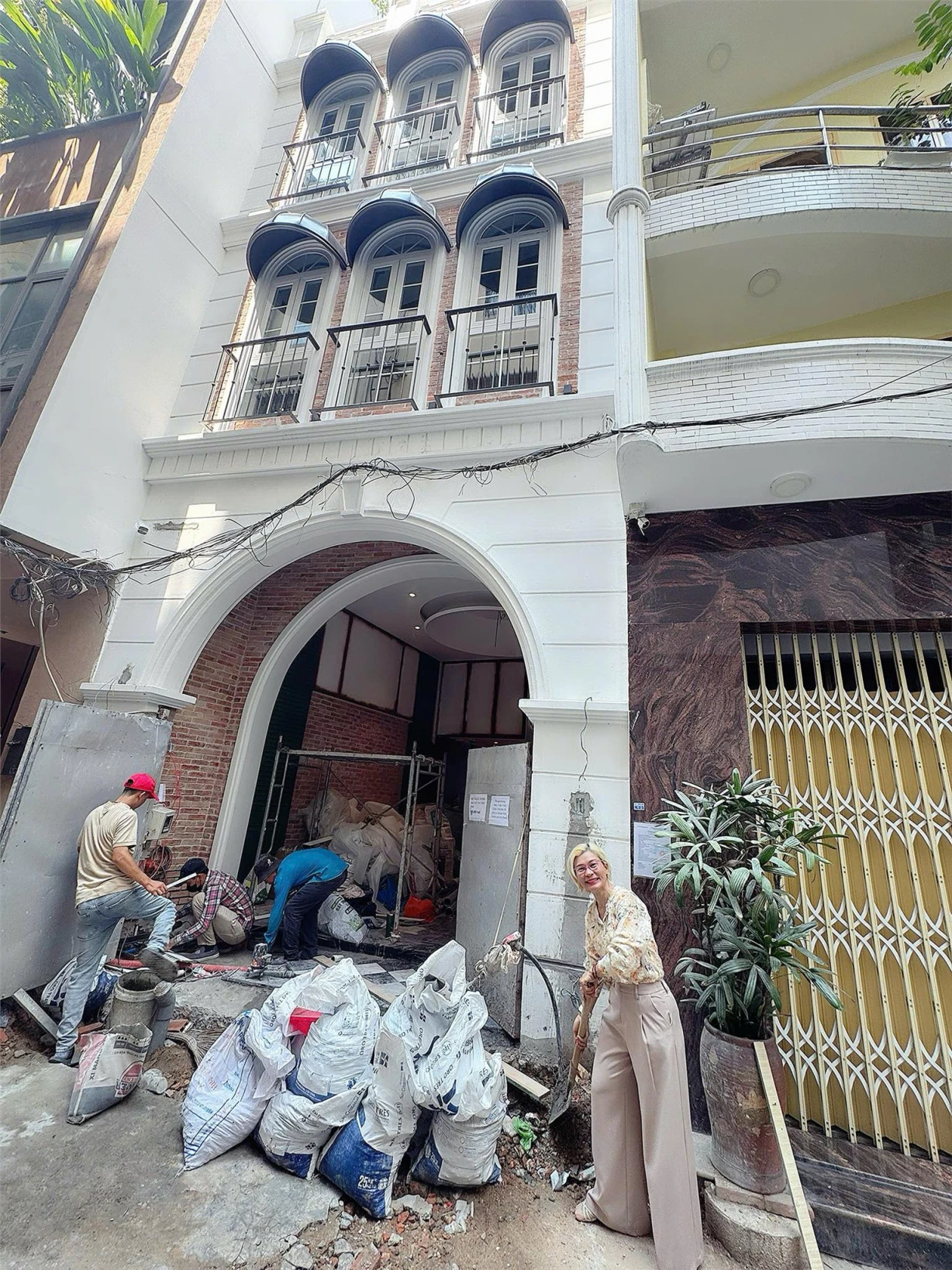 BÁN NHÀ 4 TẦNG - MẶT TIỀN LÔ NHÌ XE HƠI ĐẬU CỬA ĐƯỜNG THỦ KHOA HUÂN, P.BÊN THÀNH, QUẬN 1 - GIANG GIANG: 093.86.76.685