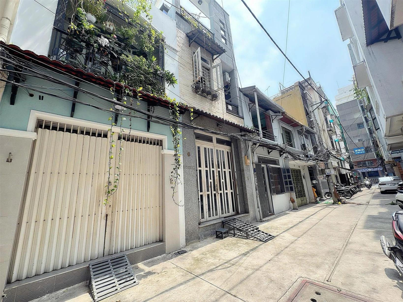 CHÍNH CHỦ BÁN NHÀ MẶT TIỀN XE HƠI NGỦ TRONG NHÀ ĐƯỜNG NGUYỄN BỈNH KHIÊM, ĐAKAO, QUẬN 1 - Liên hệ GIANG GIANG: 093.86.76.685