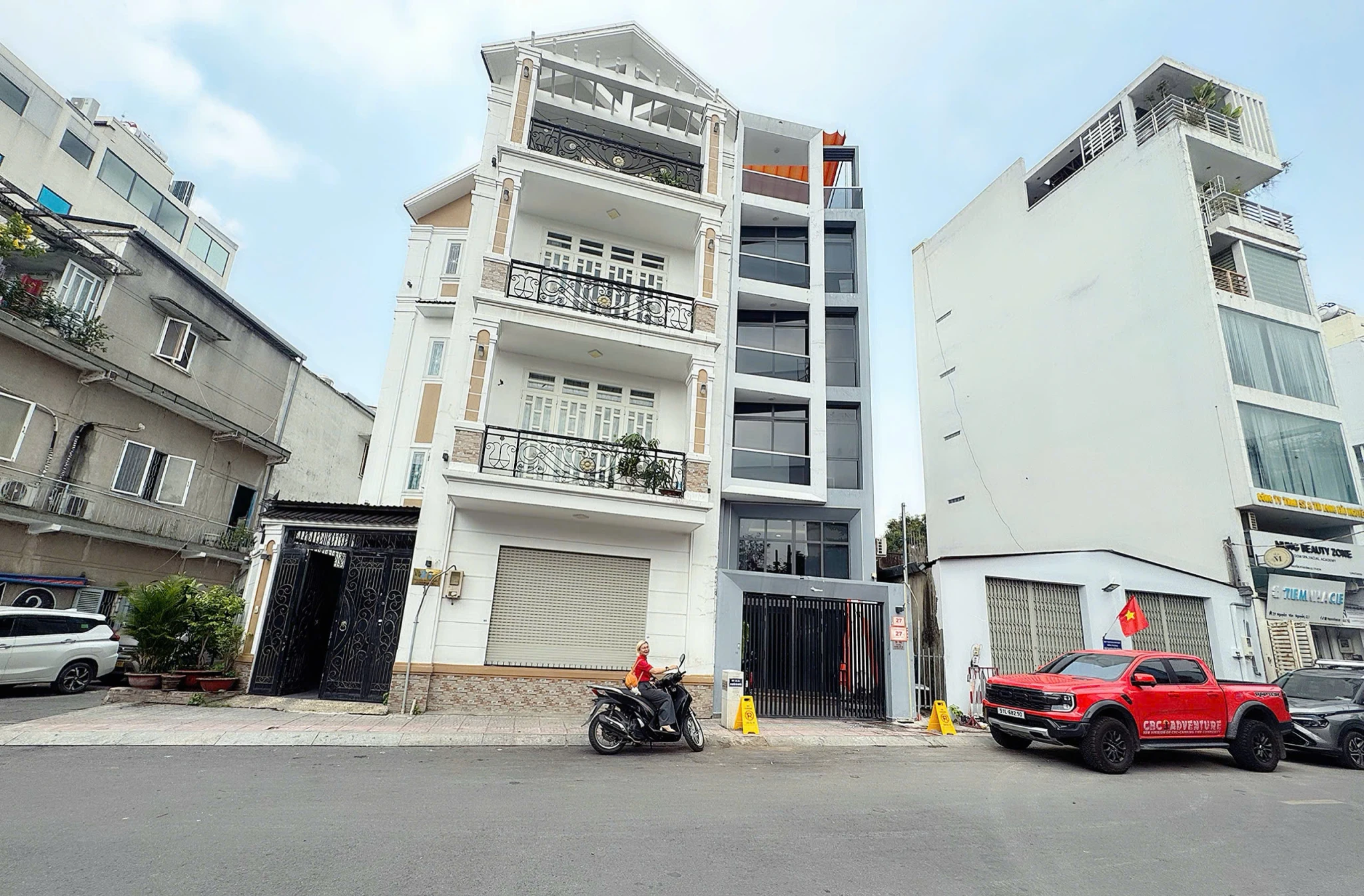 BÁN TÒA NHÀ 6 TẦNG - MẶT TIỀN KINH DOANH ĐƯỜNG NGUYỄN VĂN NGUYỄN, QUẬN 1 - DÒNG TIỀN SIÊU ĐỈNH 90 TRIỆU/THÁNG - * Liên hệ GIANG GIANG: 093.86.76.685