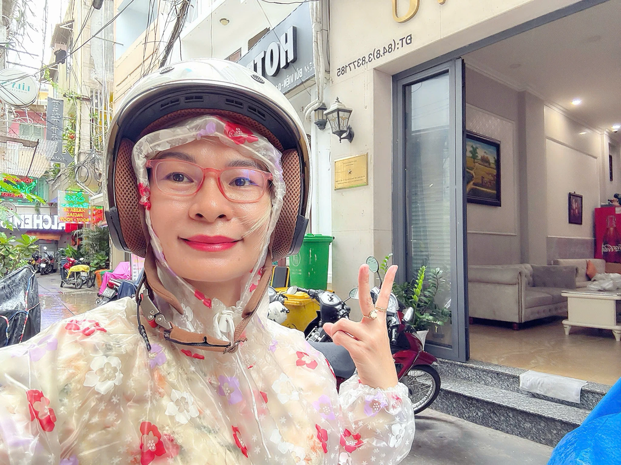 BÁN HOTEL 6 TẦNG NGAY PHỐ TÂY Đ. BÙI VIỆN, QUẬN 1 - 4M*17M SỔ VUÔNG ĐẸP - HDT 60TR/TH * Liên hệ GIANG GIANG: 093.86.76.685