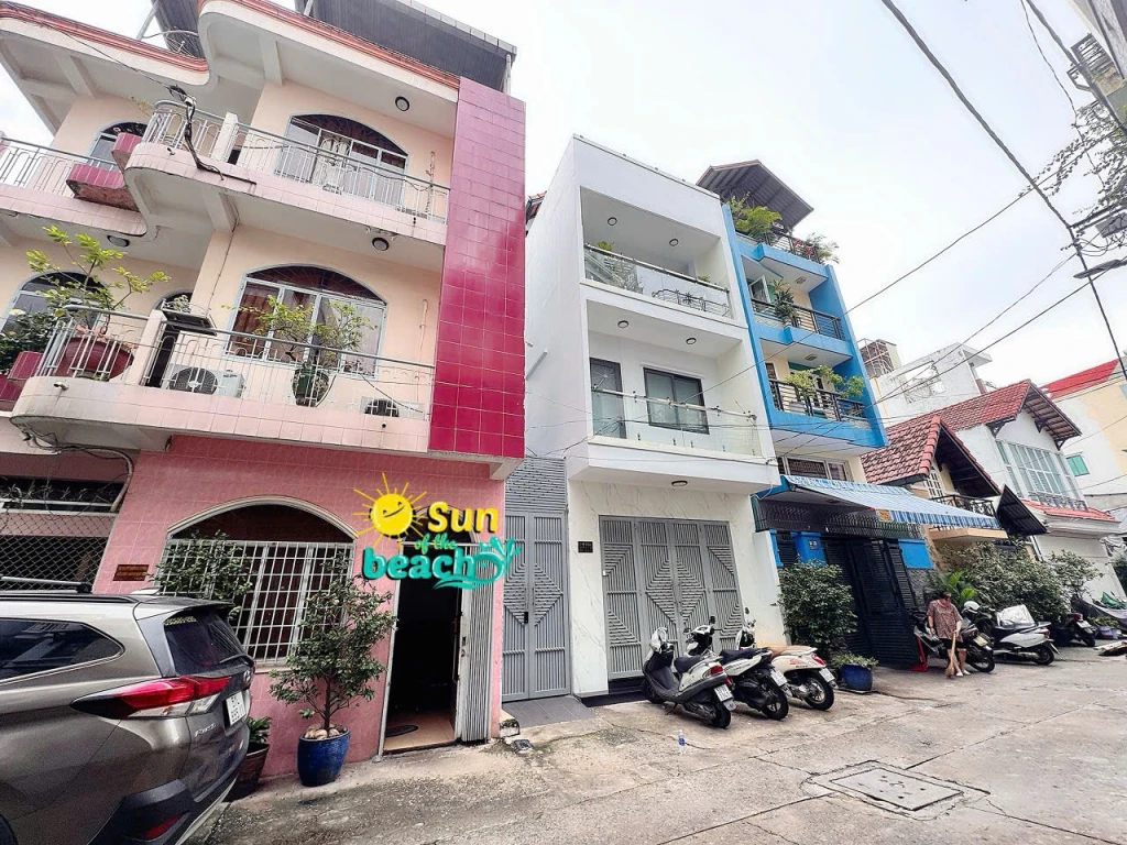 BÁN NHÀ KIỂU BIỆT THỰ MÁI NGÓI Đ.NGUYỄN CẢNH CHÂN, QUẬN 1 - NGANG VUÔNG ĐẸP 6,3M *14M - KHU VIP HIẾM BÁN - DÂN TRÍ THỨC NHÀ NƯỚC XUNG QUANH