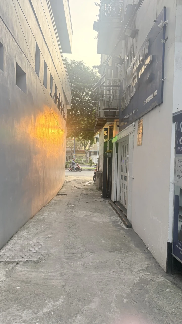 Nhà Chính chủ lâu năm chưa qua đầu tư, chỉ 2.3 tỷ.
Gần Mặt tiền Trường Chinh-Đông Hưng Thuận Quận 12.