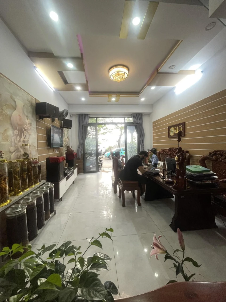 NHÀ BÁN LÊ THỊ RIÊNG QUẬN 12.TRUNG TÂM Q12SIÊU PHẨM NHÀ ĐẸP
KIÊN CỐ VÀO Ở NGAY-TẶNG FULL NỘI THẤT NGANG 4.5*14M TIỆN ÍCH XUNG ĐẦY ĐỦ