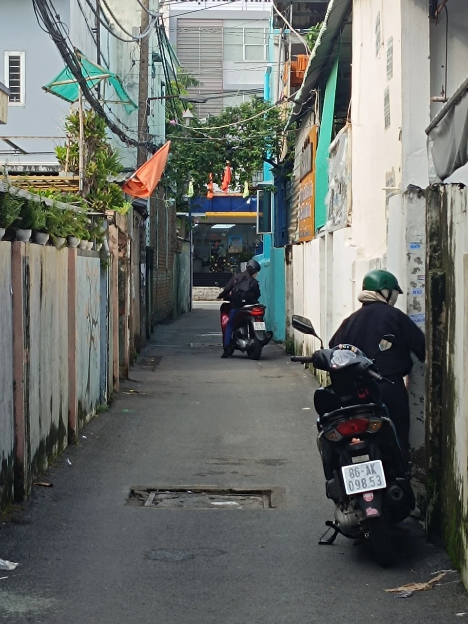 HXH NHÀ 1/NGUYỄN THỊ KIỂU HIỆP THÀNH QUẬN 12
NHÀ CÒN MỚI 61m2 - KHU AN NINH DÂN TRÍ TOÀN NHÀ CAO TẦNG.