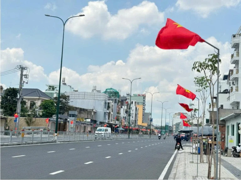 HẺM XE HƠI ĐƯỜNG DƯƠNG QUẢNG HÀM.
TƯƠNG LAI LÀ MẶT TIỀN DƯƠNG QUẢNG HÀM.DT:331M2