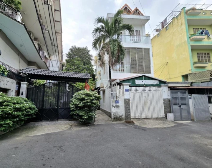 Ngay Siêu Thị Lottle Gò Vấp ! Bán Nhà 3 Lầu DT: 4,24m x 14,5m , Căn Góc Kinh doanh