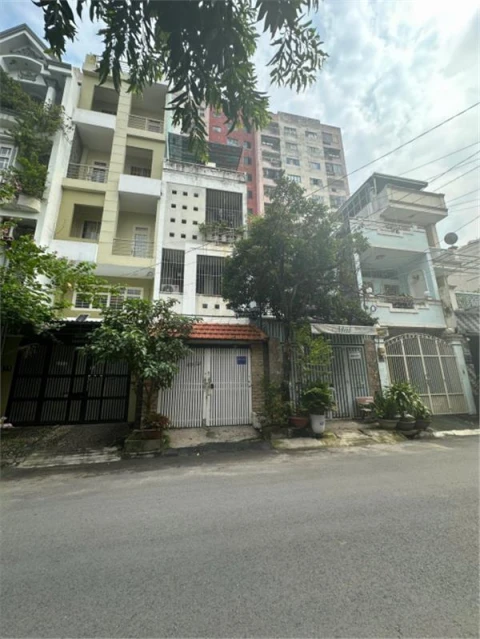 Bán mặt tiền đường HXT 10m 409/ Nguyễn Oanh P17 Gò Vấp. DT 4x17m (CN 65 m2) 1tr1L giá 9,1 tỷ