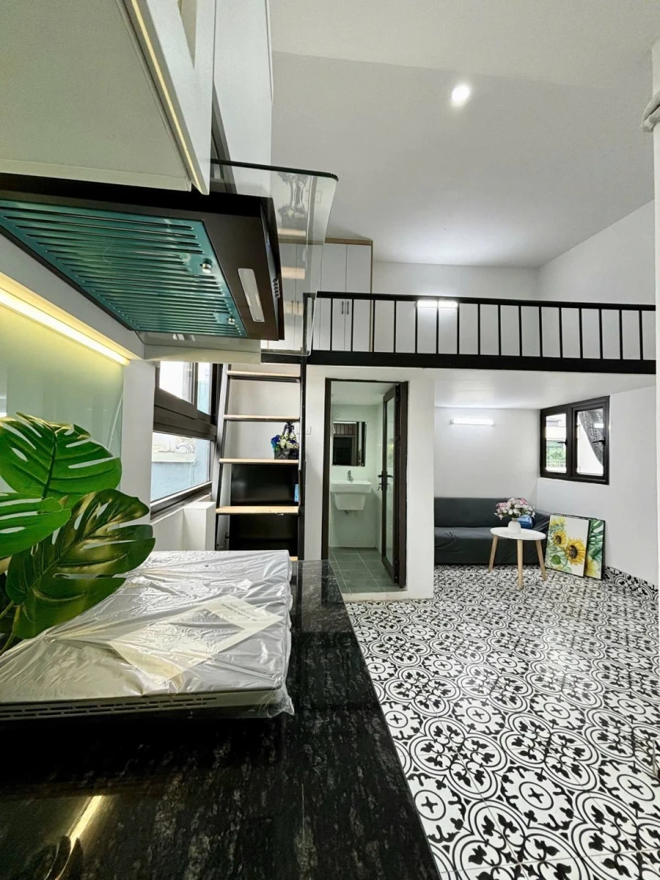 CCMN 5 TẦNG,9PN KK THANG MÁY, VỊ TRÍ ĐẮC ĐỊA, GẦN ĐƯỜNG Ô TÔ, TRUNG TÂM CẦU GIẤY