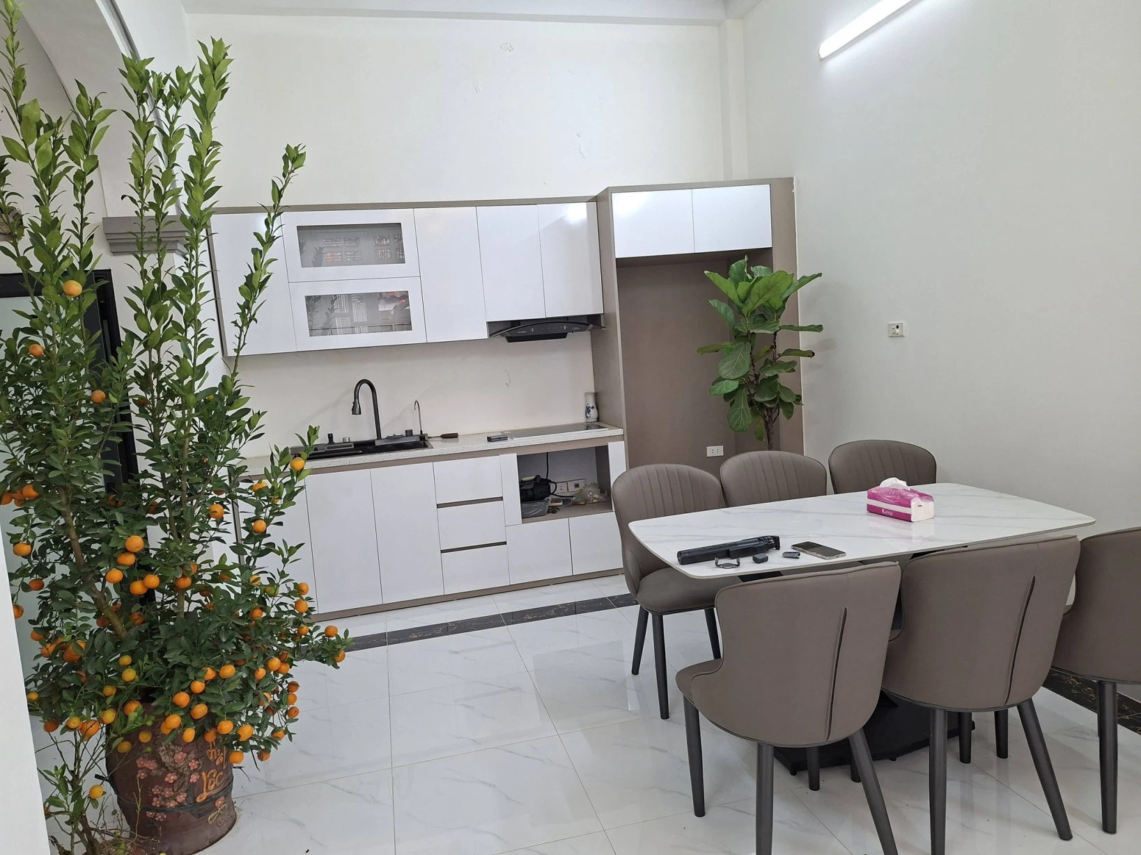 🚗 Ô TÔ QUA CỬA – LÔ GÓC – CÁCH PHỐ HOÀNG HOA THÁM 20M
Một căn nhà hiếm gặp trong khu vực Ba Đình vừa ra hàng: