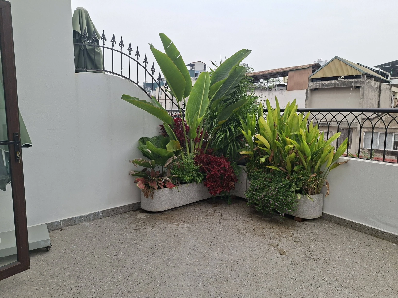 BÁN NHÀ TRẦN DUY HƯNG – Ô TÔ QUA CỬA – THANG MÁY 🔥🏡 Gần KS Chamvit – vị trí đẹp, trung tâm, kinh doanh tốt -ở sướng.