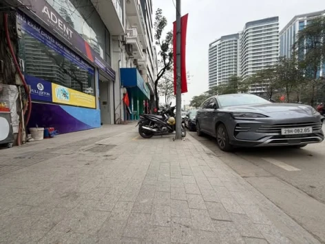 BÁN TÒA NHÀ MẶT PHỐ LIỄU GIAI BA ĐÌNH.