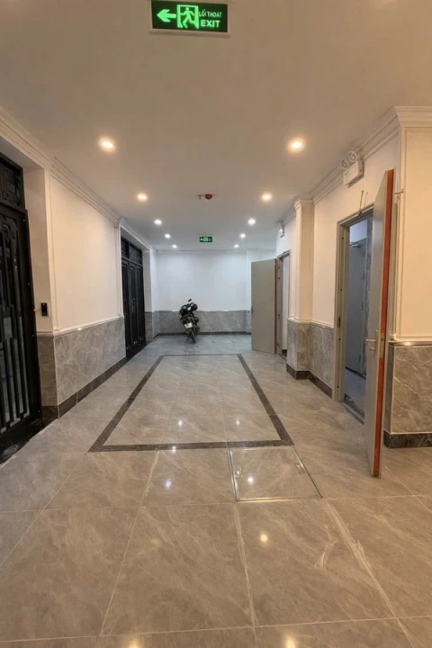 MỞ BÁN TOÀ CCMN CẦU GIẤY – DÒNG TIỀN 120TR/THÁNG – MẶT TIỀN 10M HIẾM
👉 Mặt tiền rộng 10m – cực hiếm trong phân khúc
👉 Dòng tiền thật 120 triệu/tháng – đã vận hành full