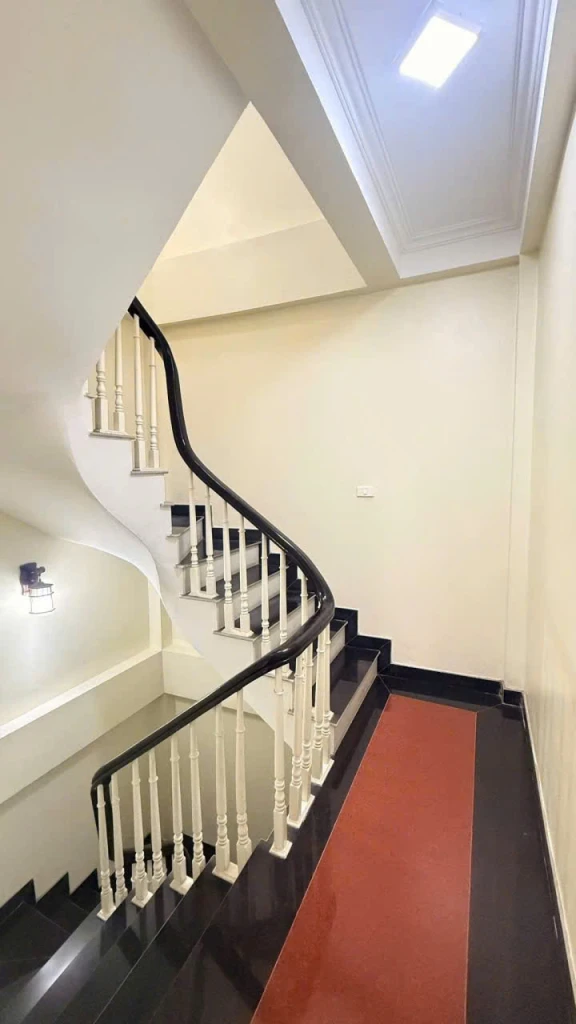 BÁN NHÀ MỸ ĐÌNH 35M X 5 TẦNG Ô TÔ ĐỖ CỬA KINH DOANH 8.9 TỶ. 
SĐT ; 0.9.4.4.4.9.3.2.9.1 em hà