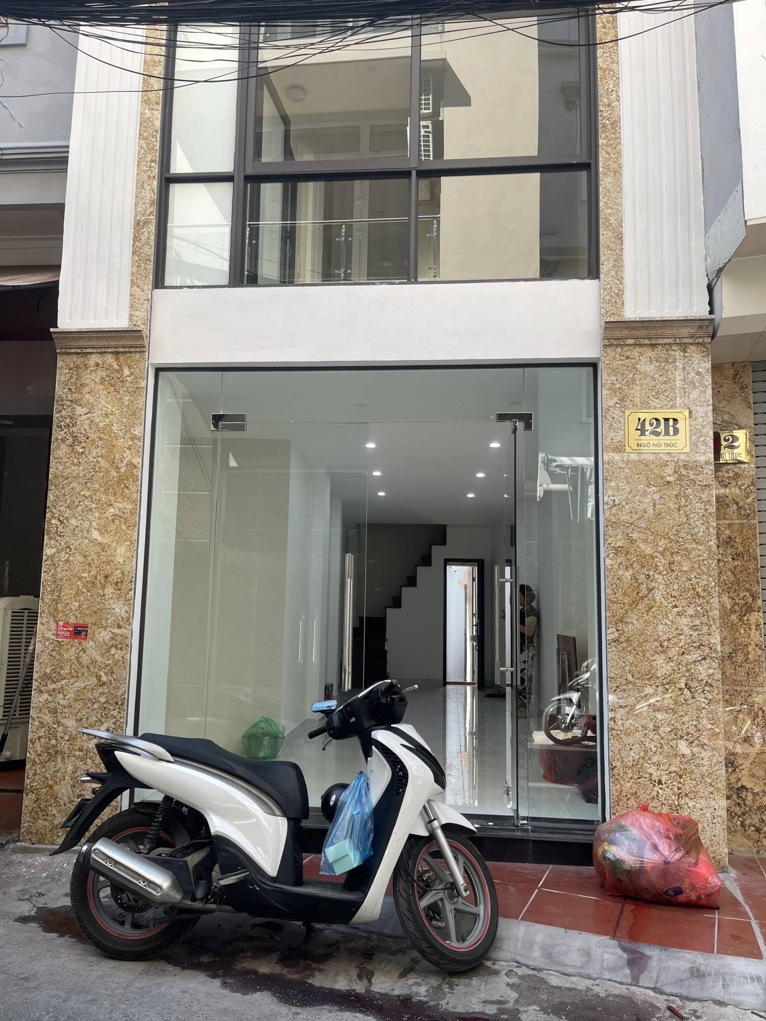 Chính chủ cần cho thuê nhà 3 tầng ở số 42B ngõ Núi Trúc, Ba Đình, Hà Nội