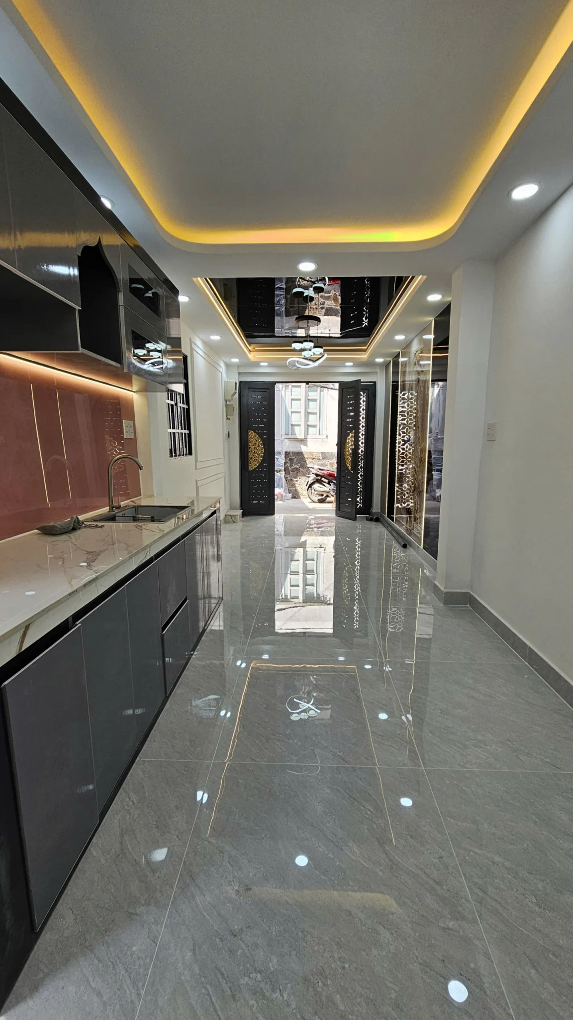 Bán nhà sát mặt tiền hẻm q4 trung tâm 
Ngang 3 dài 7.8 nở hậu 8.6 m XÂY MỚI CÓ 3 ĐỒNG