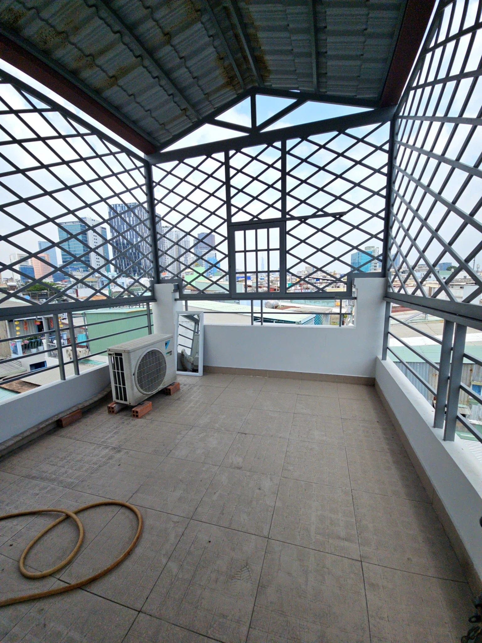 Bán nhà sát mặt tiền KINH DOANH hoàng diệu Q4 đối diện Q1 
Đúc mới 5 tấm hoàn công có 5 đ