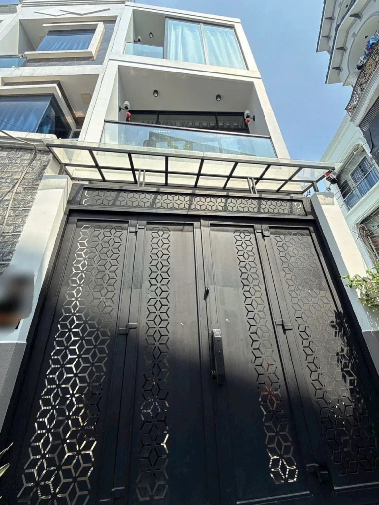 bán nhà q4 
Ngang 4.17 x 11.2 m
đúc 4 tấm