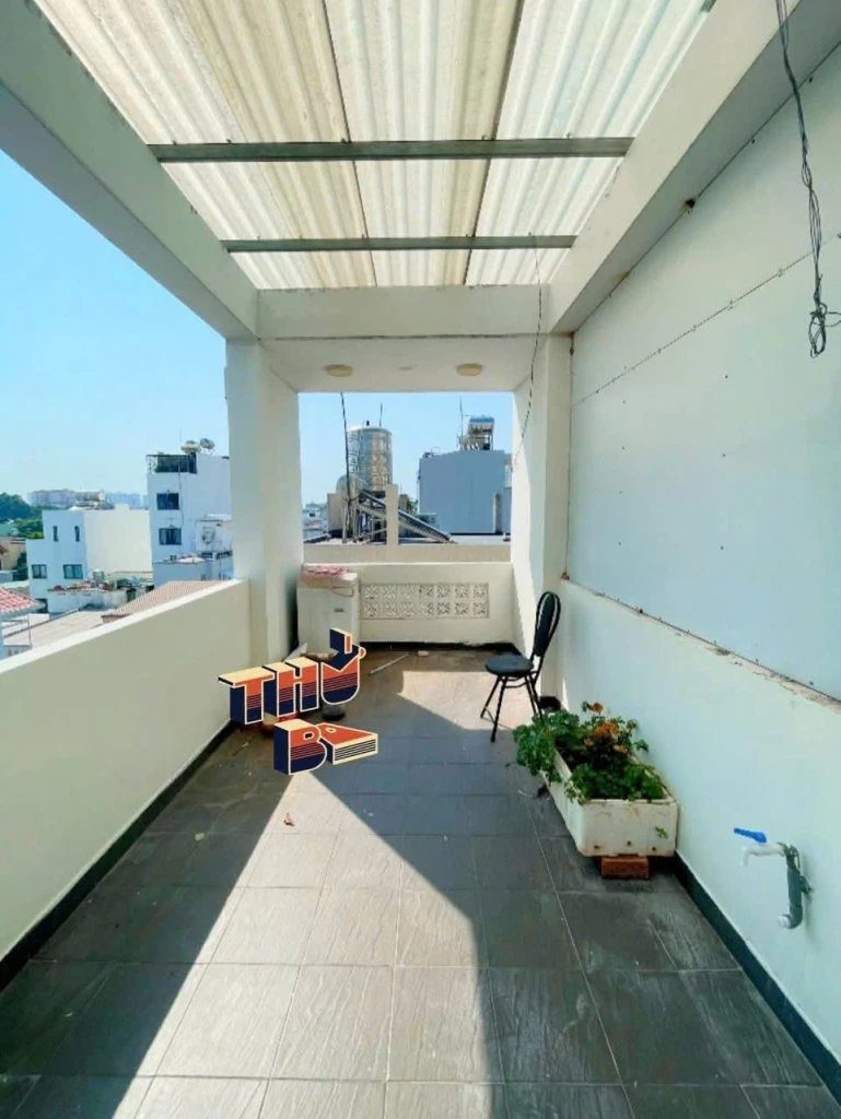 Sát mặt tiền trung tâm Q4 Đúc bê tông 5 tấm CÓ 5 TỶ