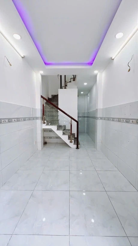 Bán nhà sát mặt tiền trung tâm q4 cạnh Q1 
Nhà mới đúc 3 tấm có 3 Đ