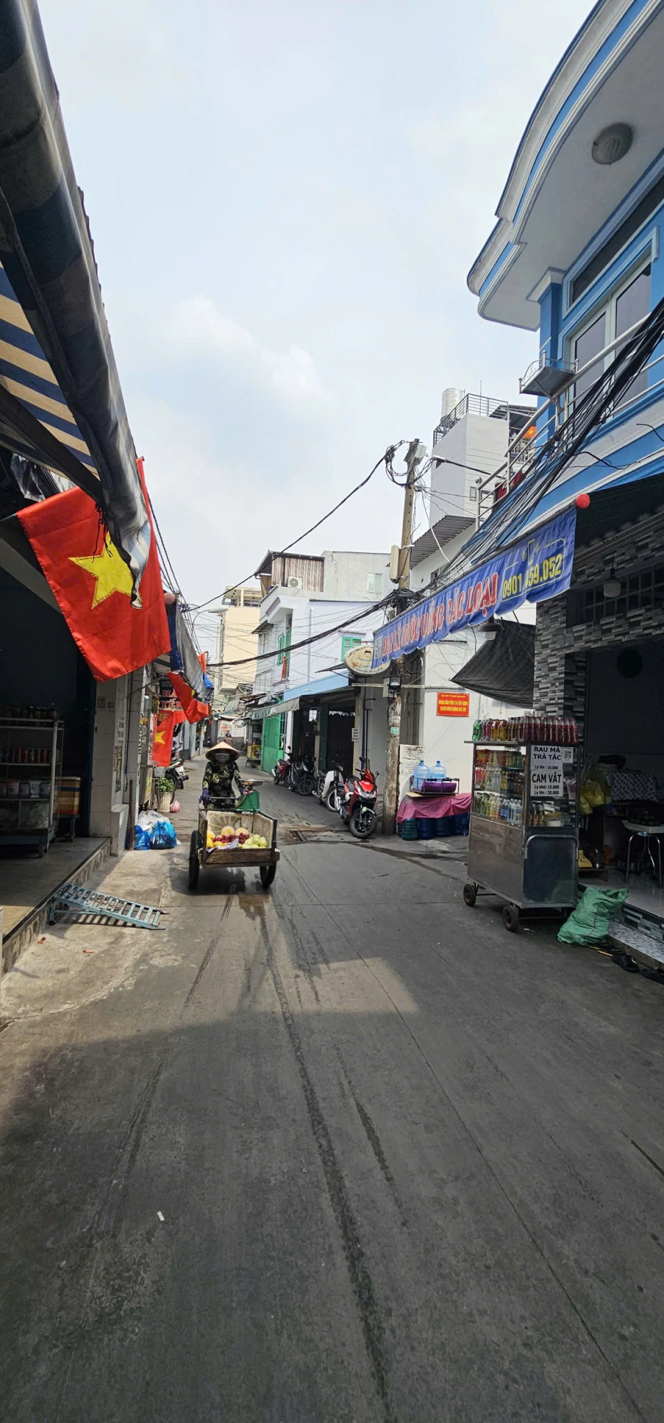 Sát mặt tiền xe hơi Vf5 Q4 
Nhà mới xây NGANG 5 DÀI 6.9 M  có 3 đ