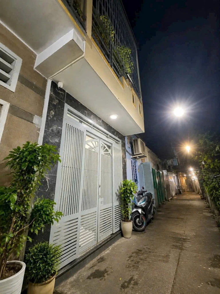 Bán nhà cách mặt tiền Tôn Đản có 30 m 
Q4 CÓ 3 TỶ