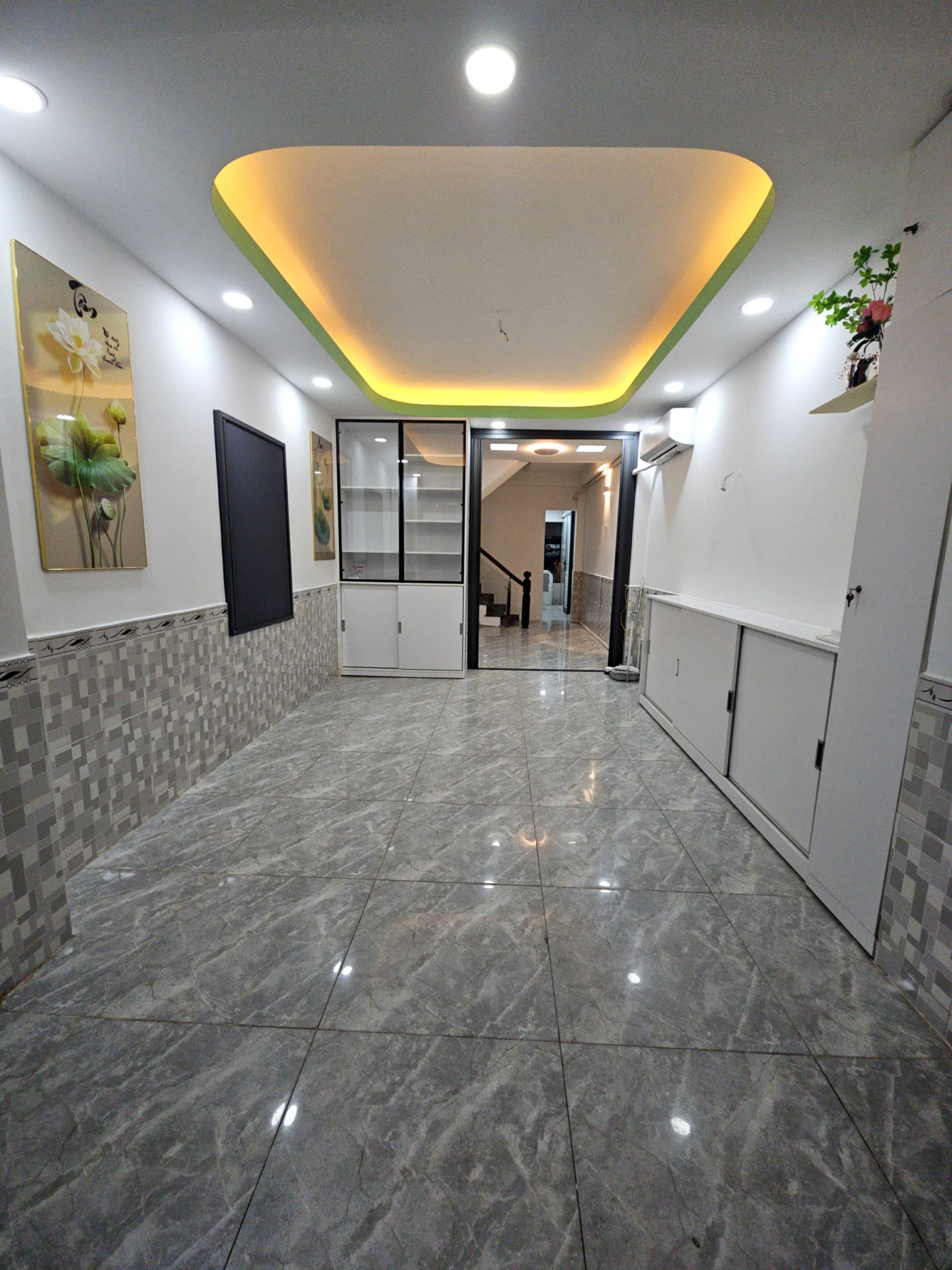 Bán nhà diện tích lớn Q4 vĩnh khánh 

Ngang 3.2 dài 11 m đúc mới 4 tấm