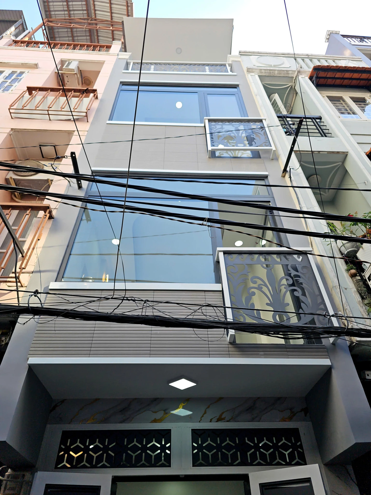 bán nhà mặt tiền Q4 Khánh hội TRUNG TÂM     Ngang 3 dài 7 đúc 5 tấm mới    DIỆN TÍCH SD 105 M2  có 6 tỷ