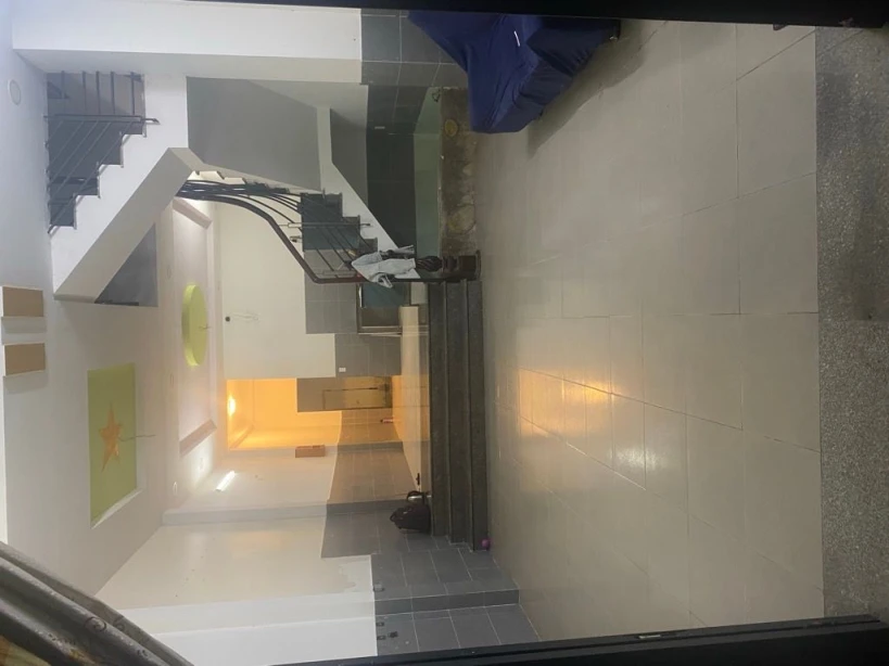 QUẬN 12 - - Kết cấu 2 tầng BTCT, gồm sân để xe, phòng khách, bếp, 4PN, 3WC