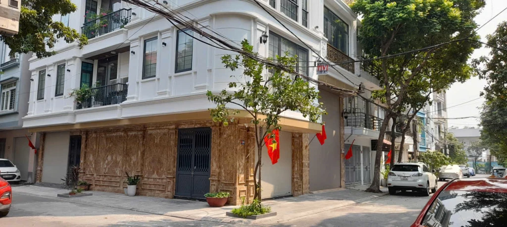 CHO THUÊ NHÀ LÀM VĂN PHÒNG TẠI LONG BIÊN, HÀ NỘI – NHÀ MỚI XÂY, 2 MẶT TIỀN, Ô TÔ TRÁNH NHAU