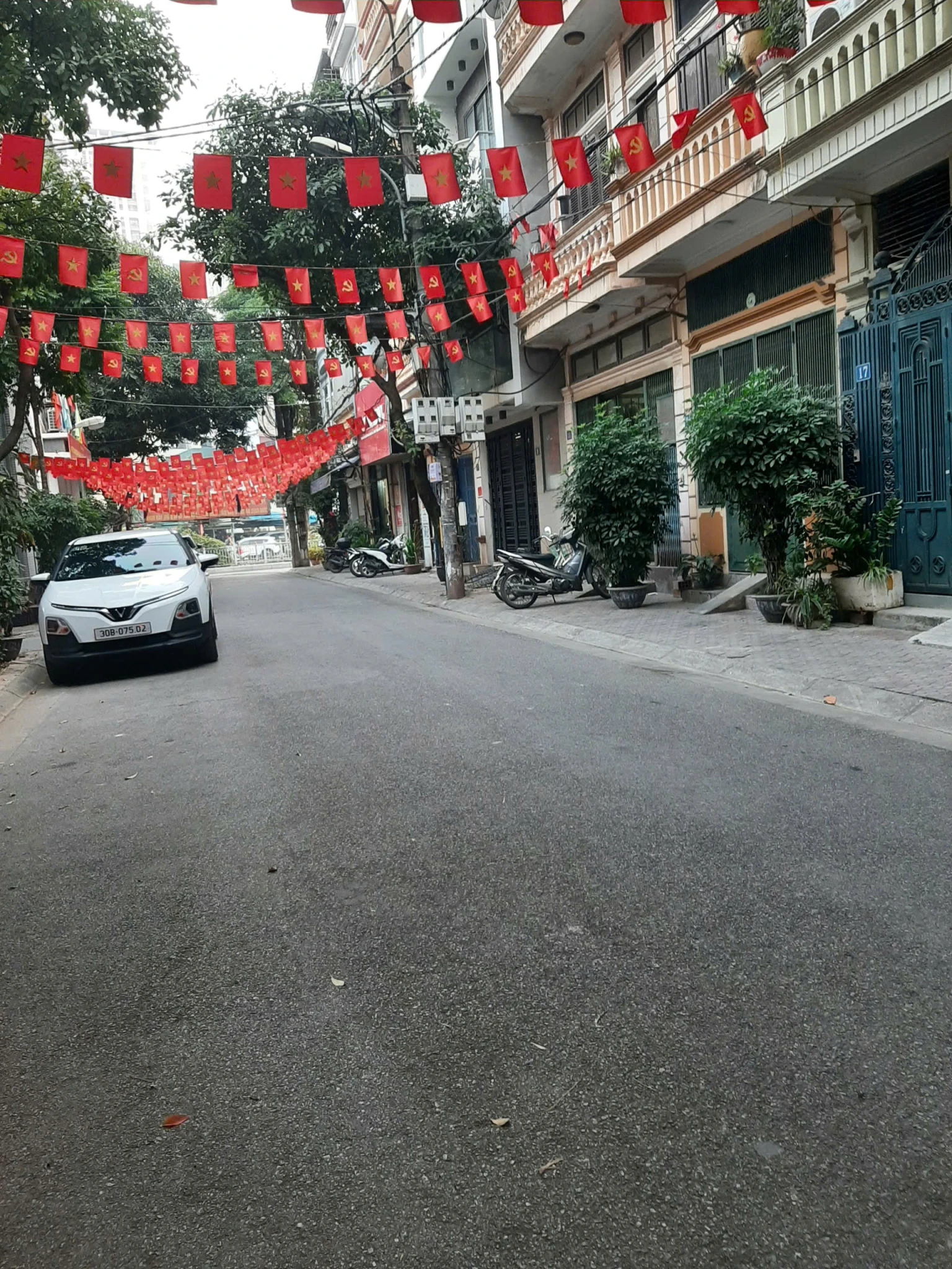 Bán nhà phân lô phố Nguyên Hồng, Huỳnh Thúc Kháng