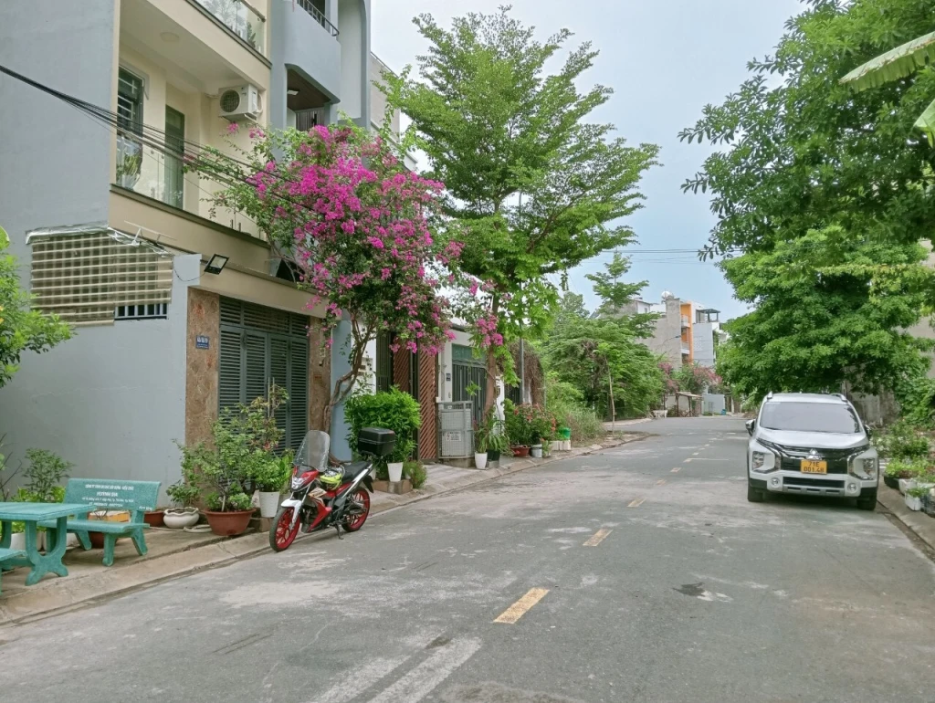 Chính chủ càn bán nhà 2 tầng hxh đường Bưng Ông Thoàn Quận 9