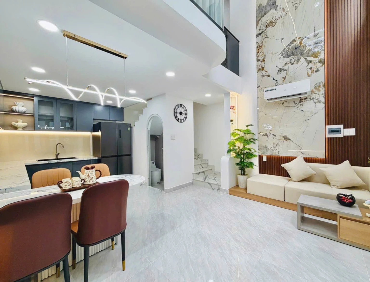 Chỉ 6tỷ nhỉnh xíu có ngay nhà gần khu Cityland, 4 tầng, DT 42m2, hẻm ô tô thông nhiều đường lớn